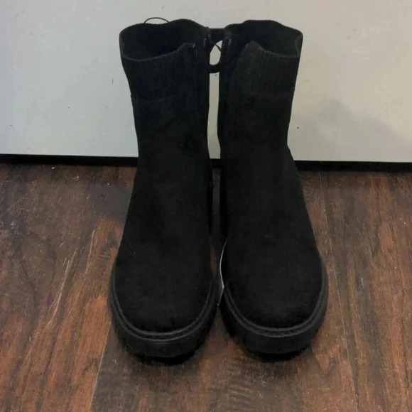 No Boundaries Women's Chelsea Boots with Knit Panel - Picture 1 of 9